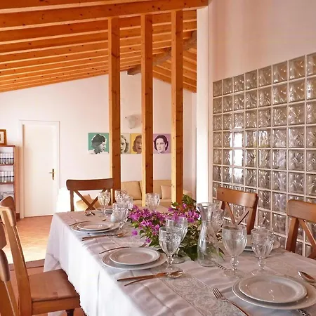 Charming House With Sea View Near Lucca بيت للعطل
